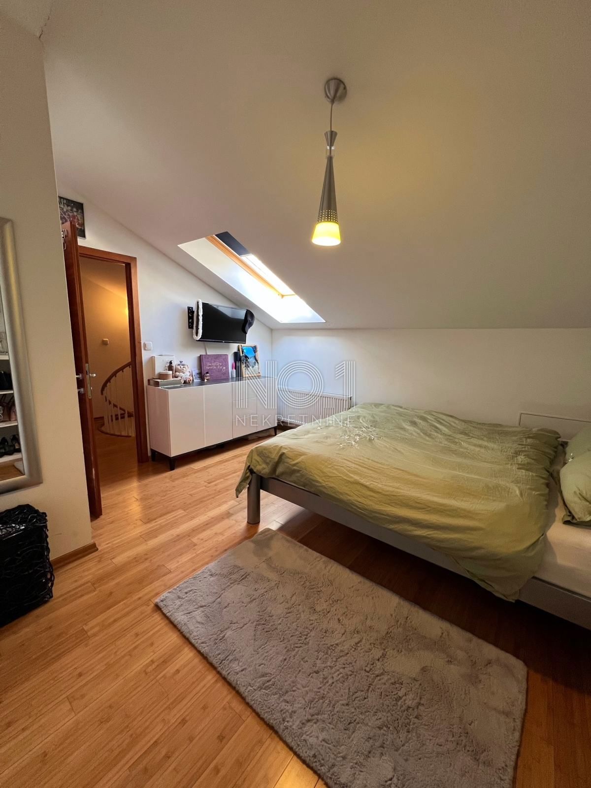 Škurinje - na prodaj lep dvoetažni apartma s pogledom na morje