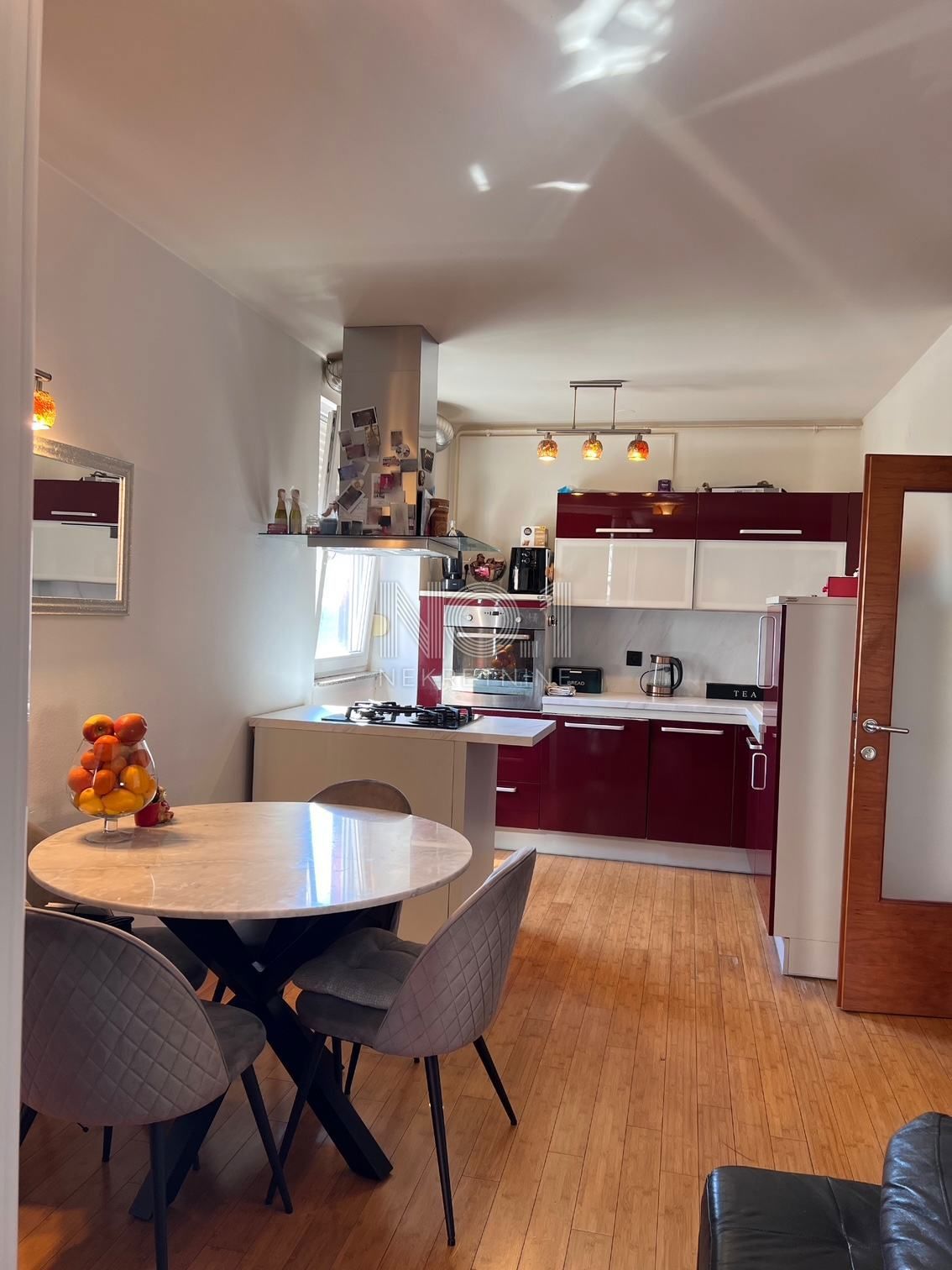 Škurinje - na prodaj lep dvoetažni apartma s pogledom na morje