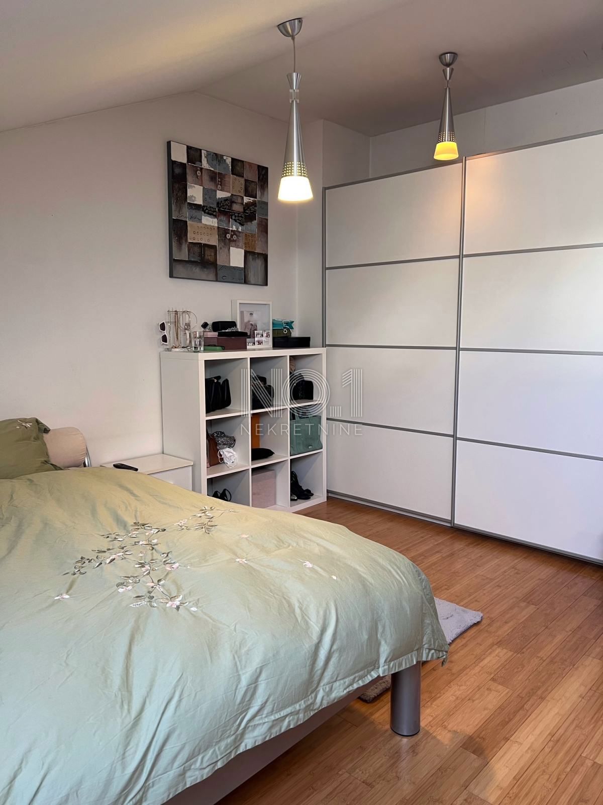 Škurinje - na prodaj lep dvoetažni apartma s pogledom na morje