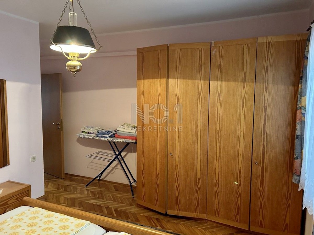 Malinska - prodaja opremljenega apartmaja z balkonom