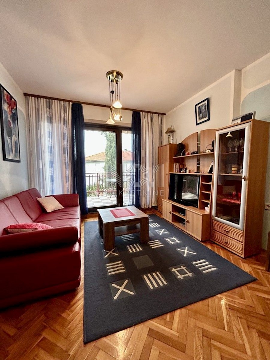 Malinska - prodaja opremljenega apartmaja z balkonom