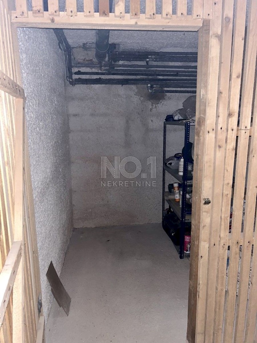 Malinska - prodaja opremljenega apartmaja z balkonom