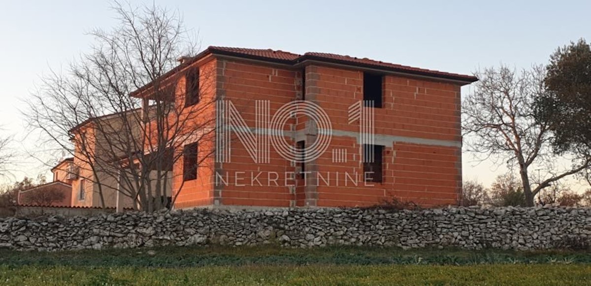 Marčana, Šarići - prodaja hiše v Roh-Bau fazi!
