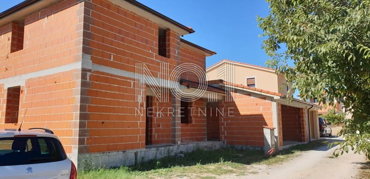 Marčana, Šarići - prodaja hiše v Roh-Bau fazi!