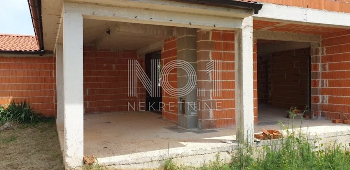 Marčana, Šarići - prodaja hiše v Roh-Bau fazi!