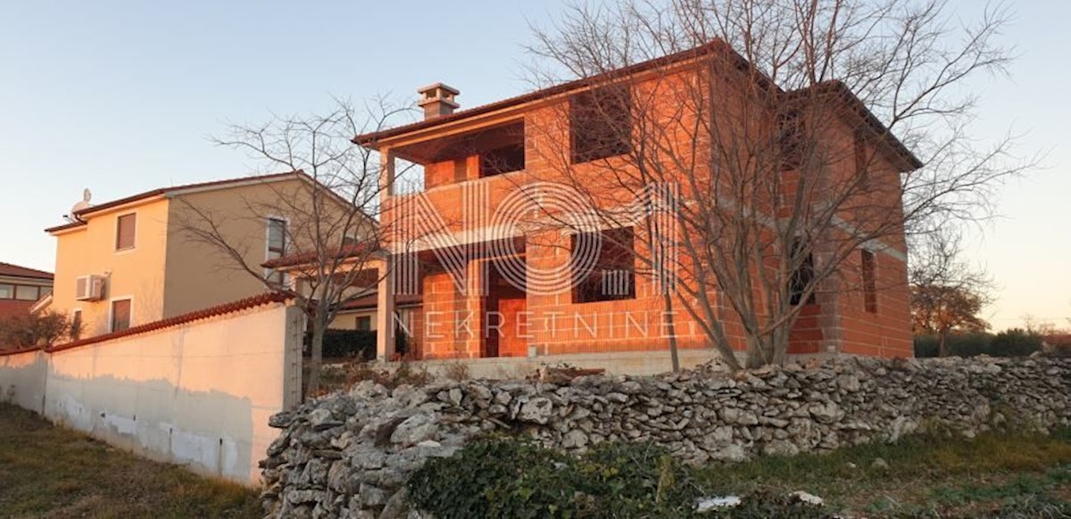 Marčana, Šarići - prodaja hiše v Roh-Bau fazi!