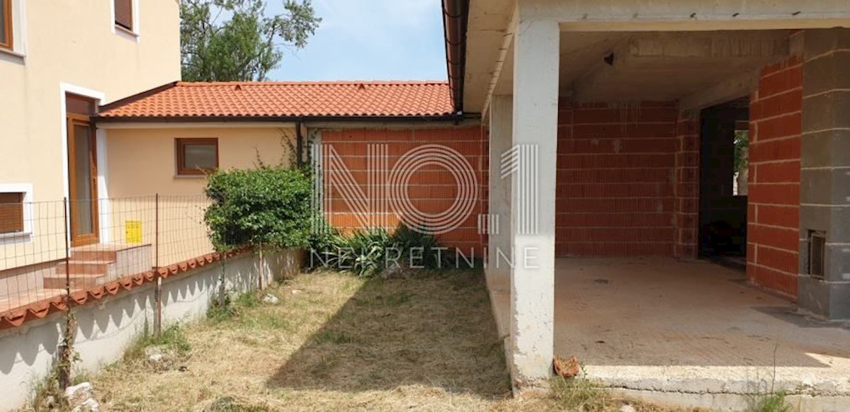 Marčana, Šarići - prodaja hiše v Roh-Bau fazi!