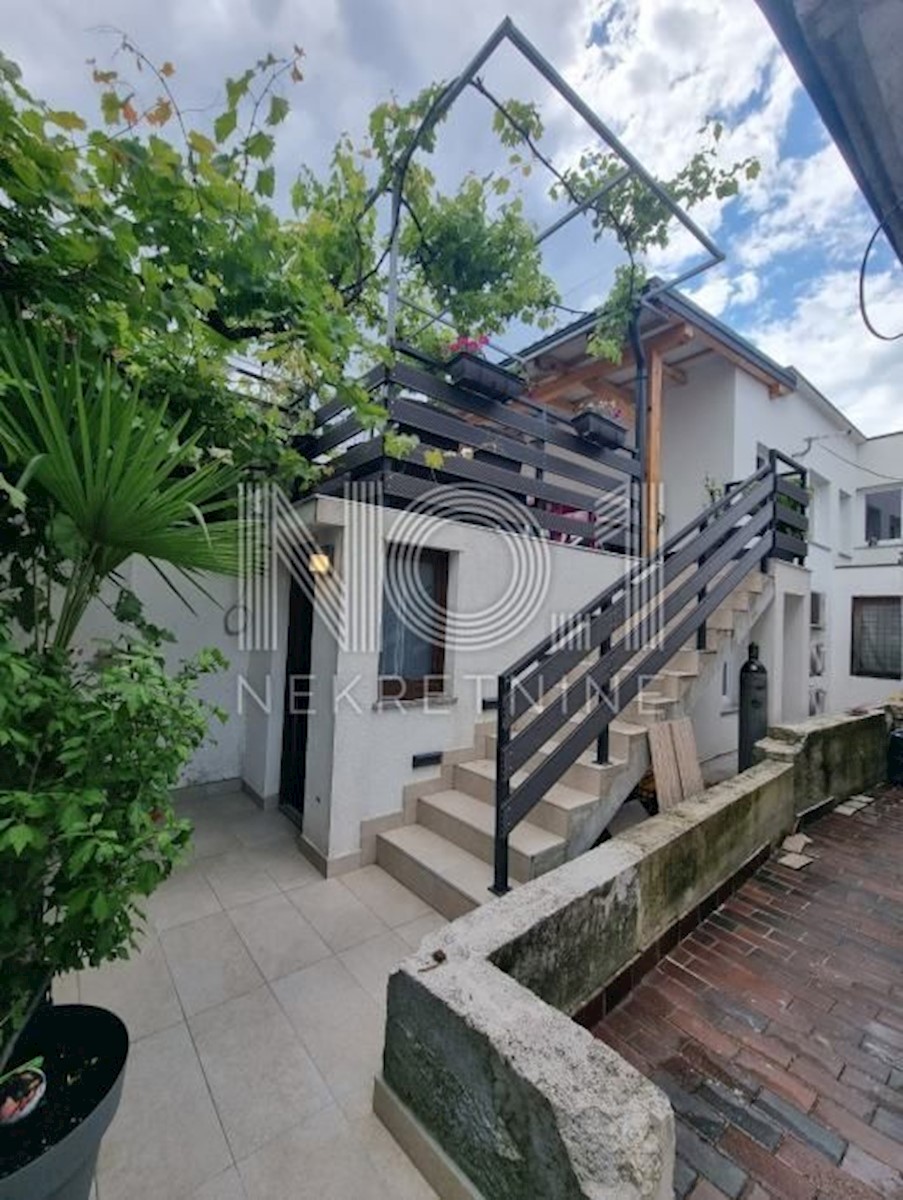 Crikvenica - hiša v centru s teraso