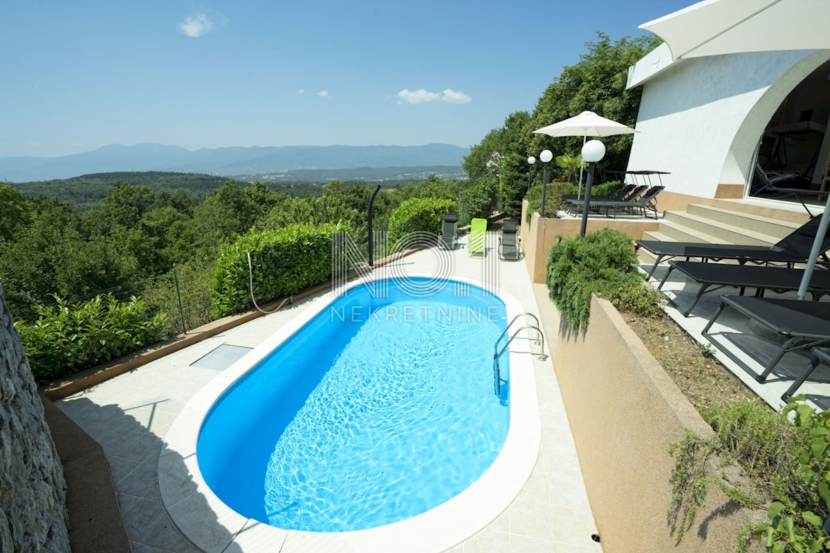 Saršoni - Vila z bazenom
