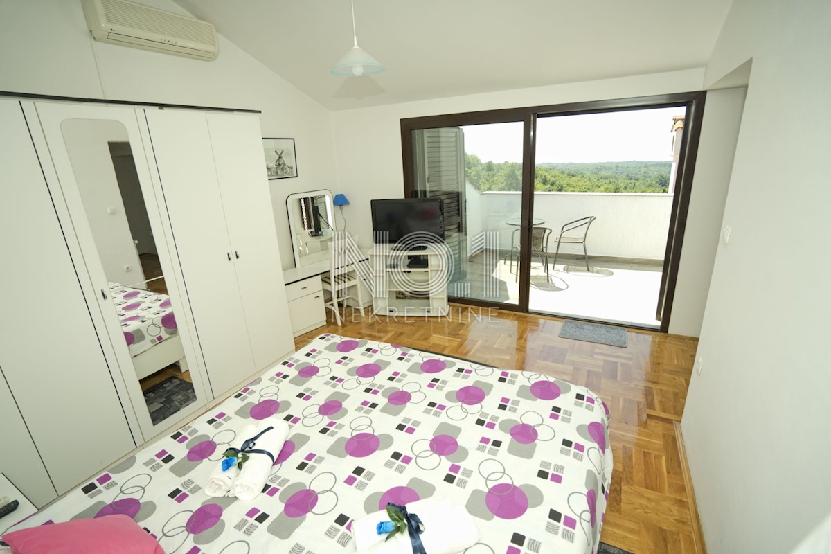 Saršoni - Vila z bazenom
