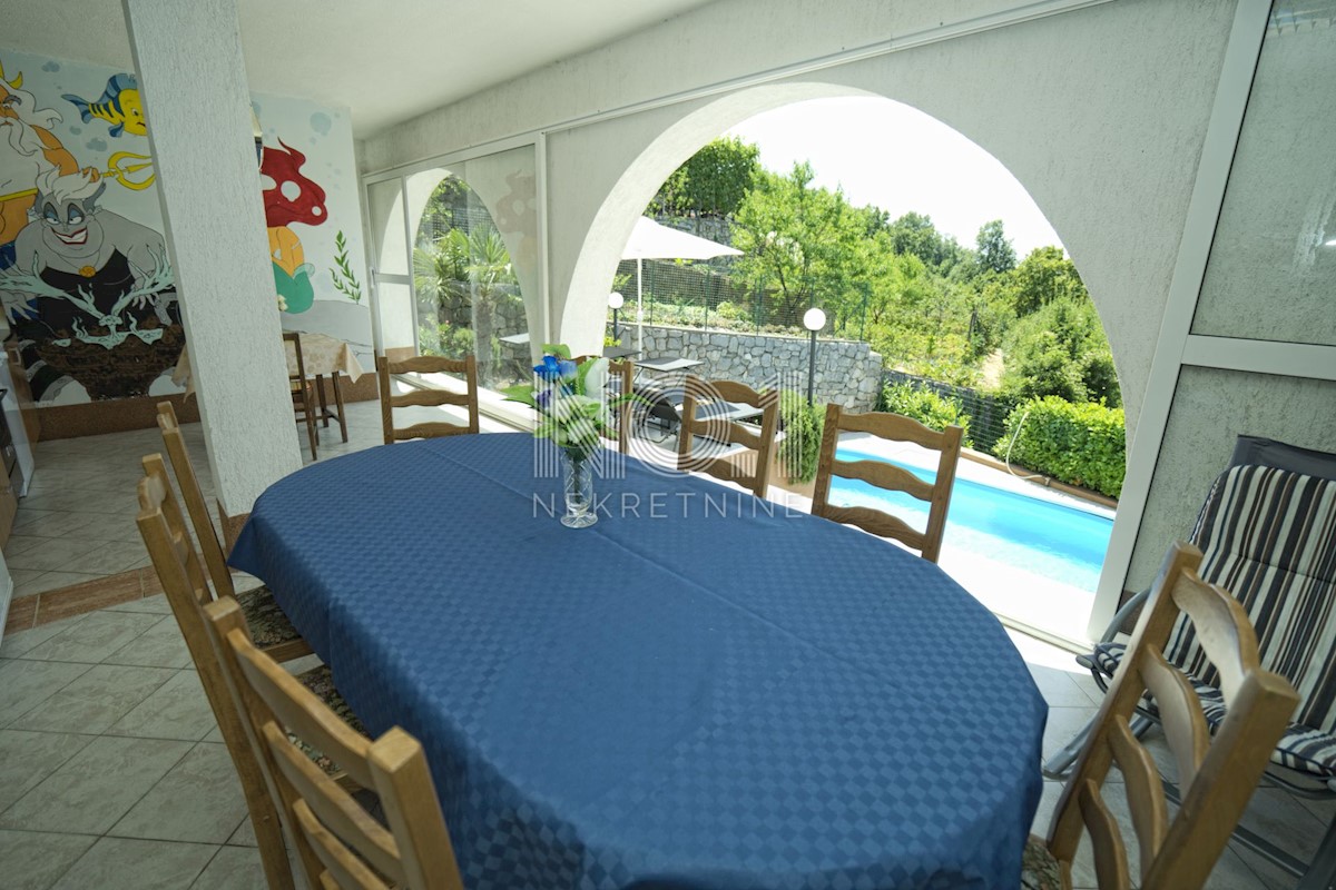 Saršoni - Vila z bazenom