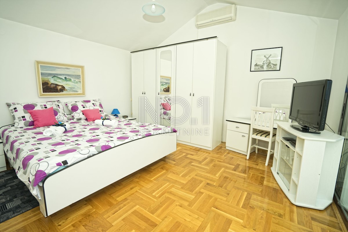 Saršoni - Vila z bazenom