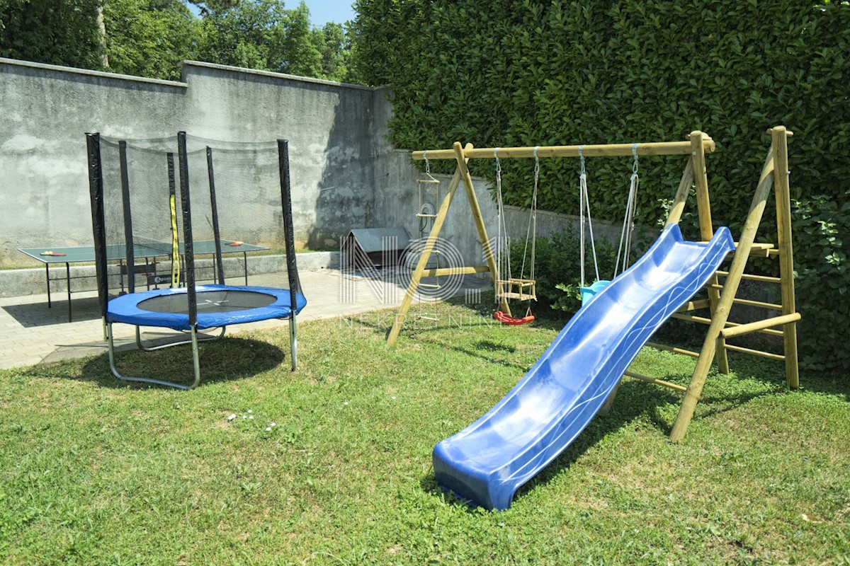 Saršoni - Vila z bazenom