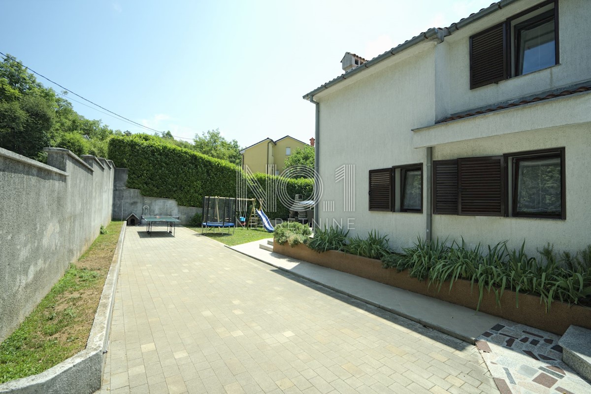 Saršoni - Vila z bazenom