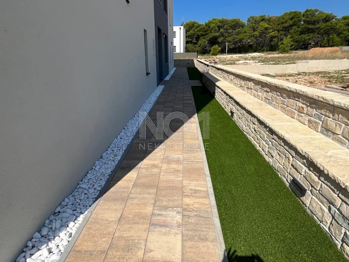 Povljana - prodaja apartma v novogradnji, 100 m od morja!