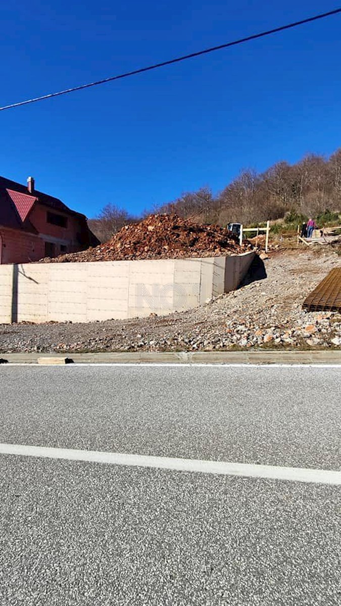Markopalj - zazidljivo zemljišče na odlični lokaciji