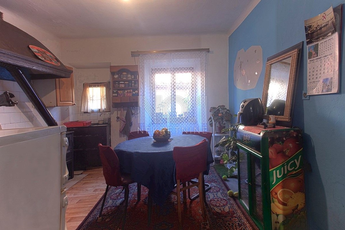 Novigrad - trietažno stanovanje v starem mestnem jedru