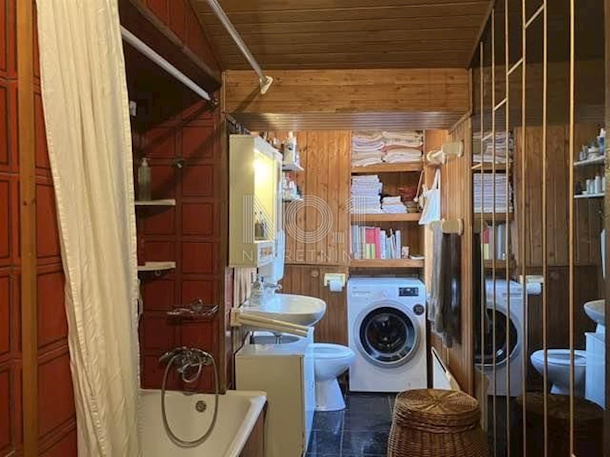 Brajda - prodamo stanovanje nedaleč od centra mesta za investicijo