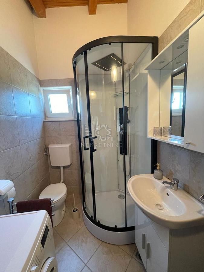 Pula, Veli Vrh - prodaja 2 enonadstropnih hiš z bazenom