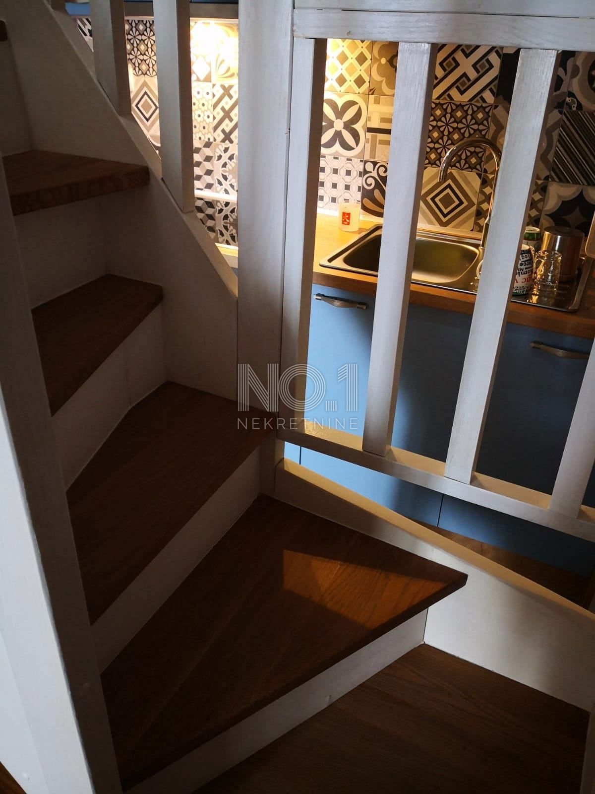 Novi Vinodolski - dvoetažni apartma s pogledom na morje