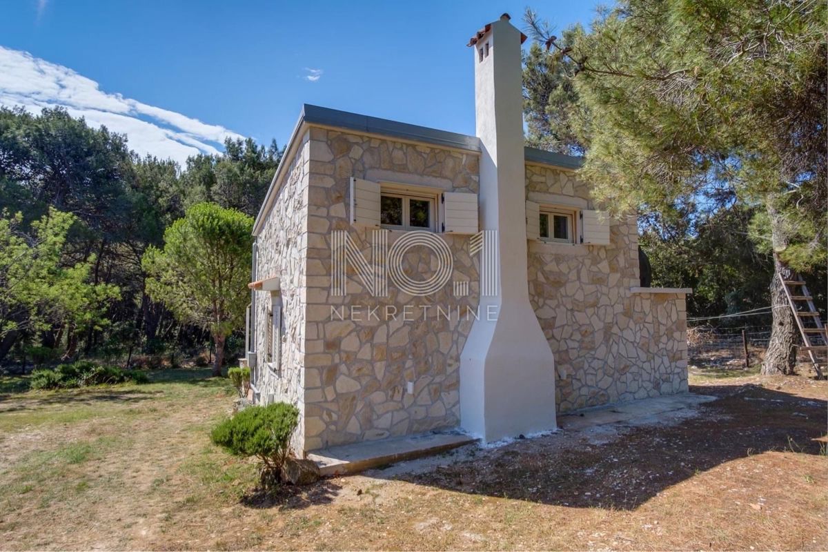 Mali Lošinj - prodaja kamnite hiše za turistične naložbe