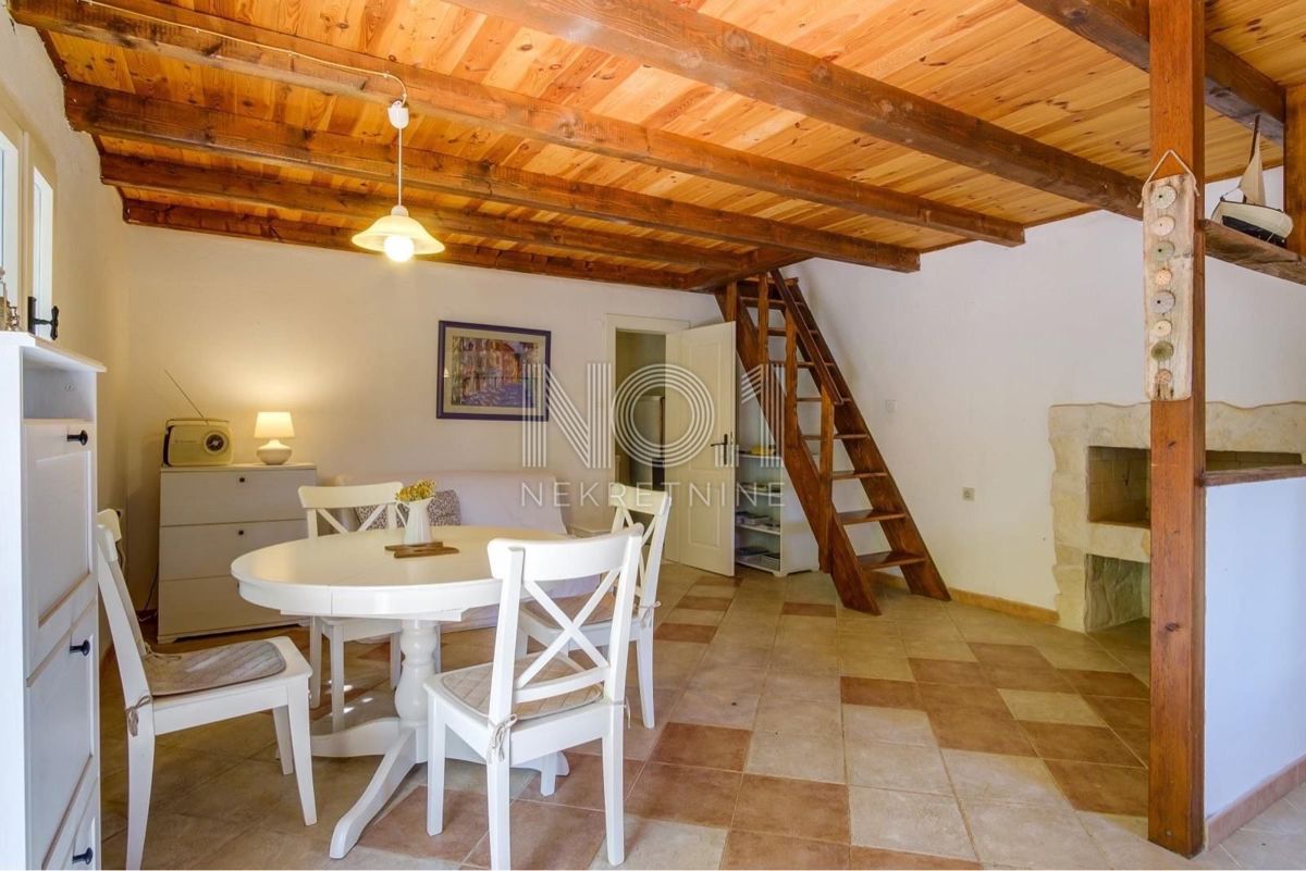 Mali Lošinj - prodaja kamnite hiše za turistične naložbe