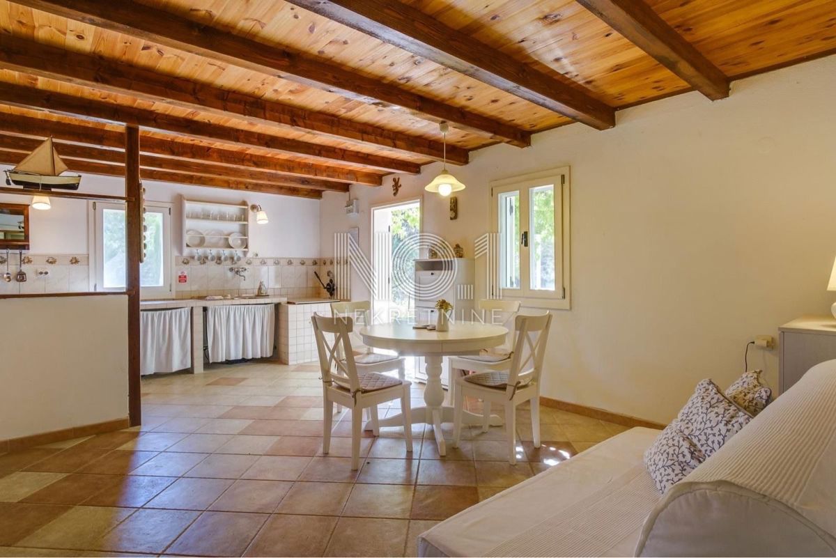 Mali Lošinj - prodaja kamnite hiše za turistične naložbe