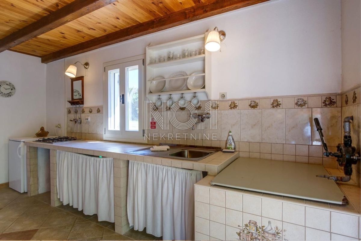 Mali Lošinj - prodaja kamnite hiše za turistične naložbe
