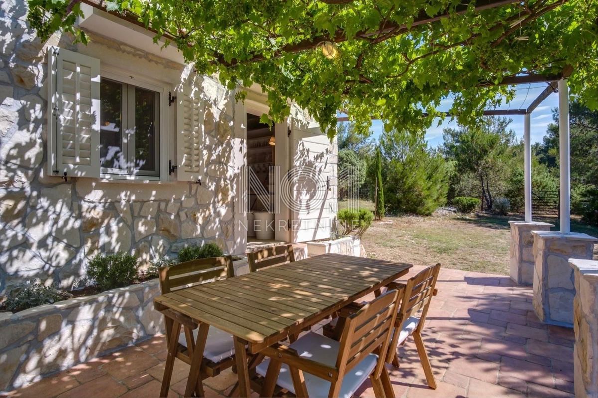 Mali Lošinj - prodaja kamnite hiše za turistične naložbe