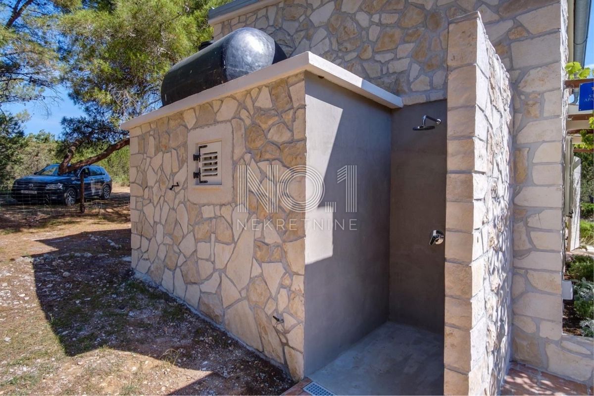 Mali Lošinj - prodaja kamnite hiše za turistične naložbe