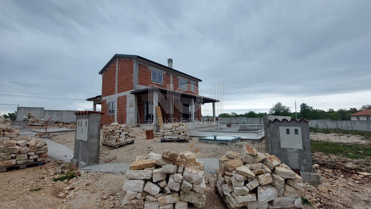 Svetvinčenat - vila v Rohbau fazi