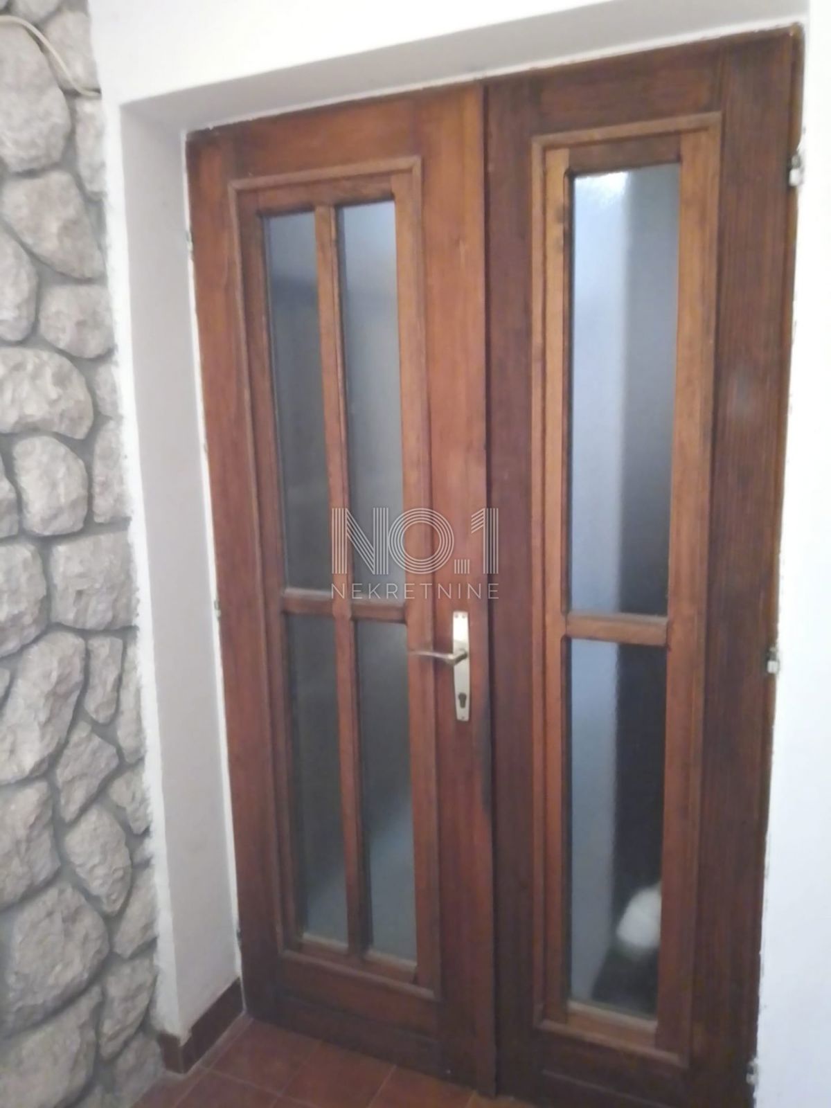  Dramalj - prodaja etaže z 2 terasama in 2 parkirnima mestoma.