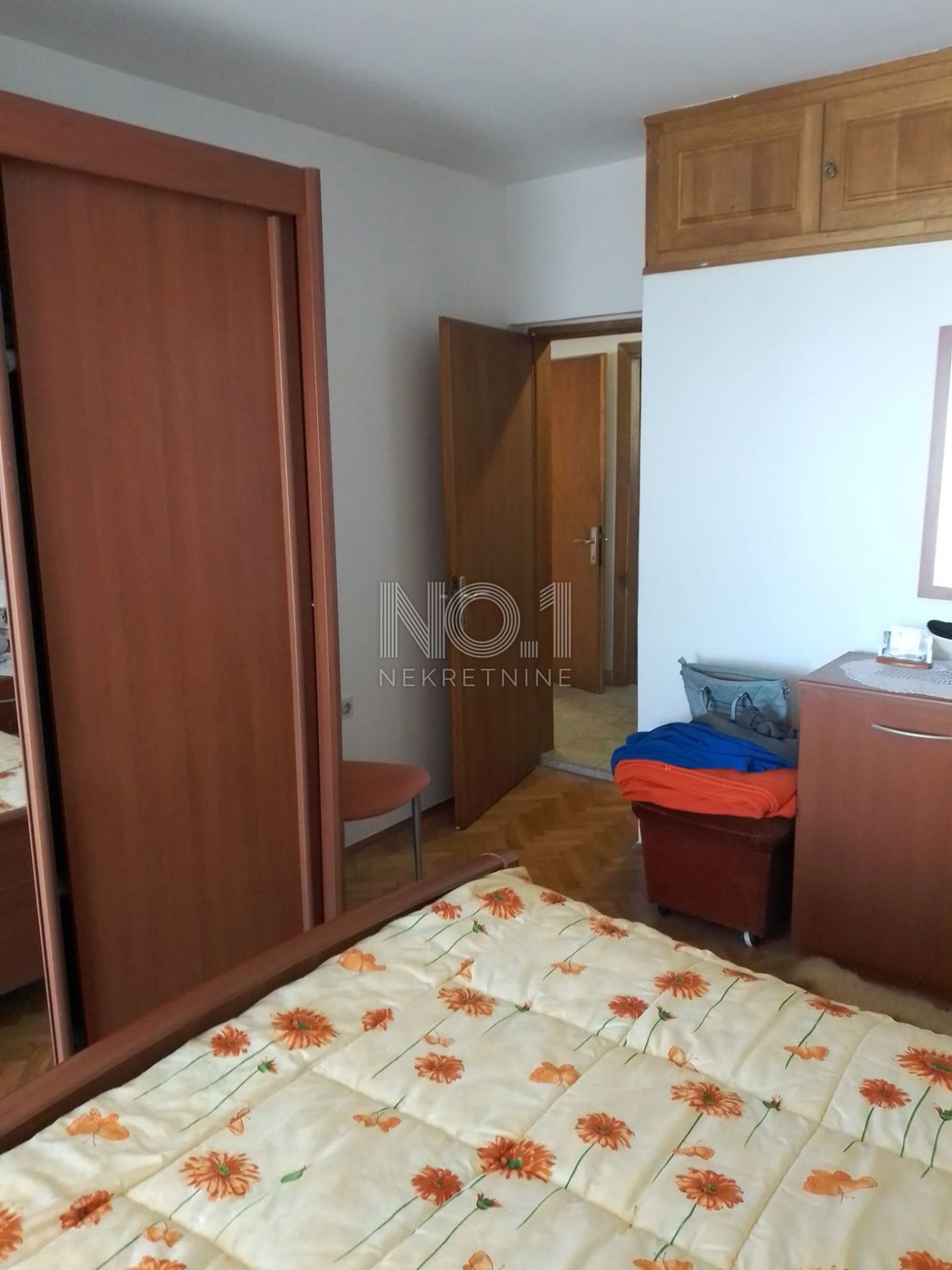  Dramalj - prodaja etaže z 2 terasama in 2 parkirnima mestoma.