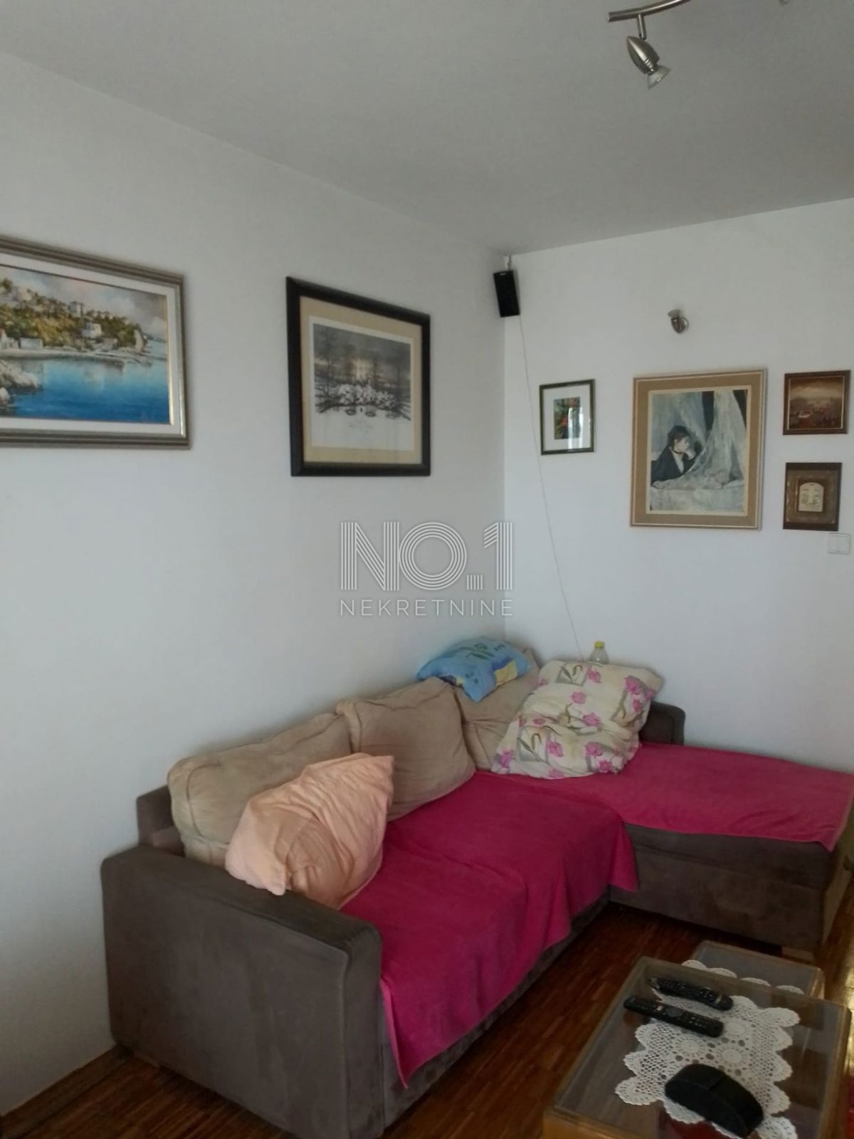  Dramalj - prodaja etaže z 2 terasama in 2 parkirnima mestoma.