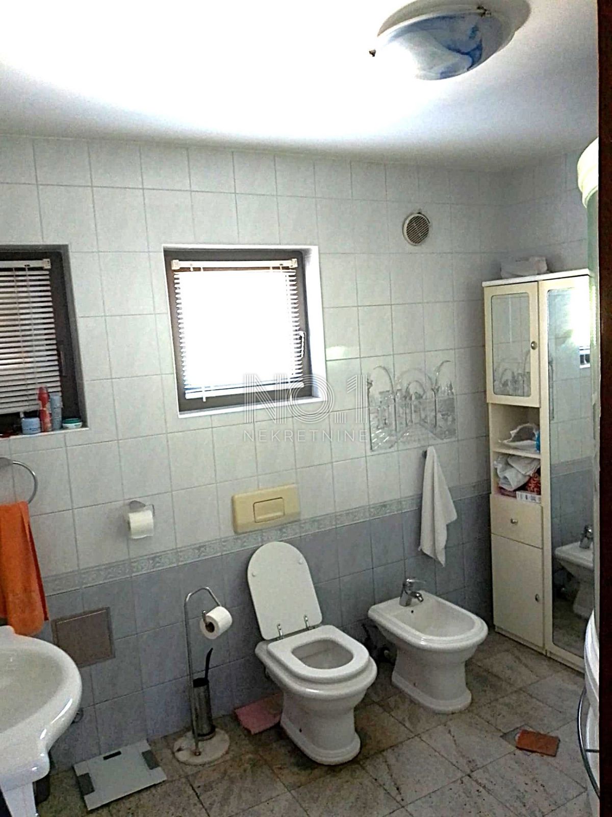  Dramalj - prodaja etaže z 2 terasama in 2 parkirnima mestoma.