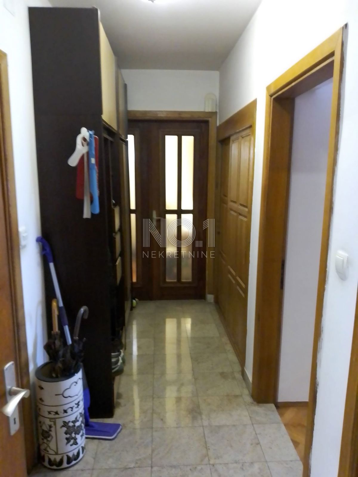  Dramalj - prodaja etaže z 2 terasama in 2 parkirnima mestoma.