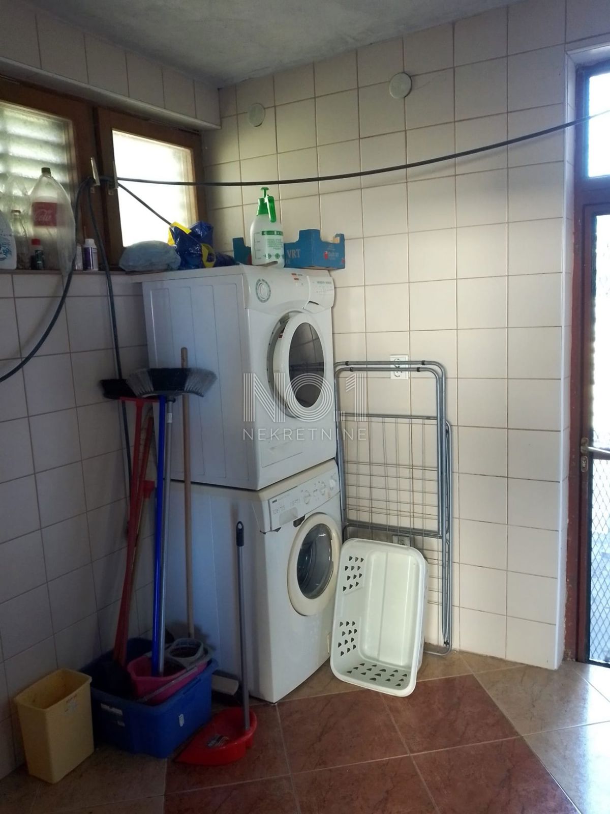  Dramalj - prodaja etaže z 2 terasama in 2 parkirnima mestoma.