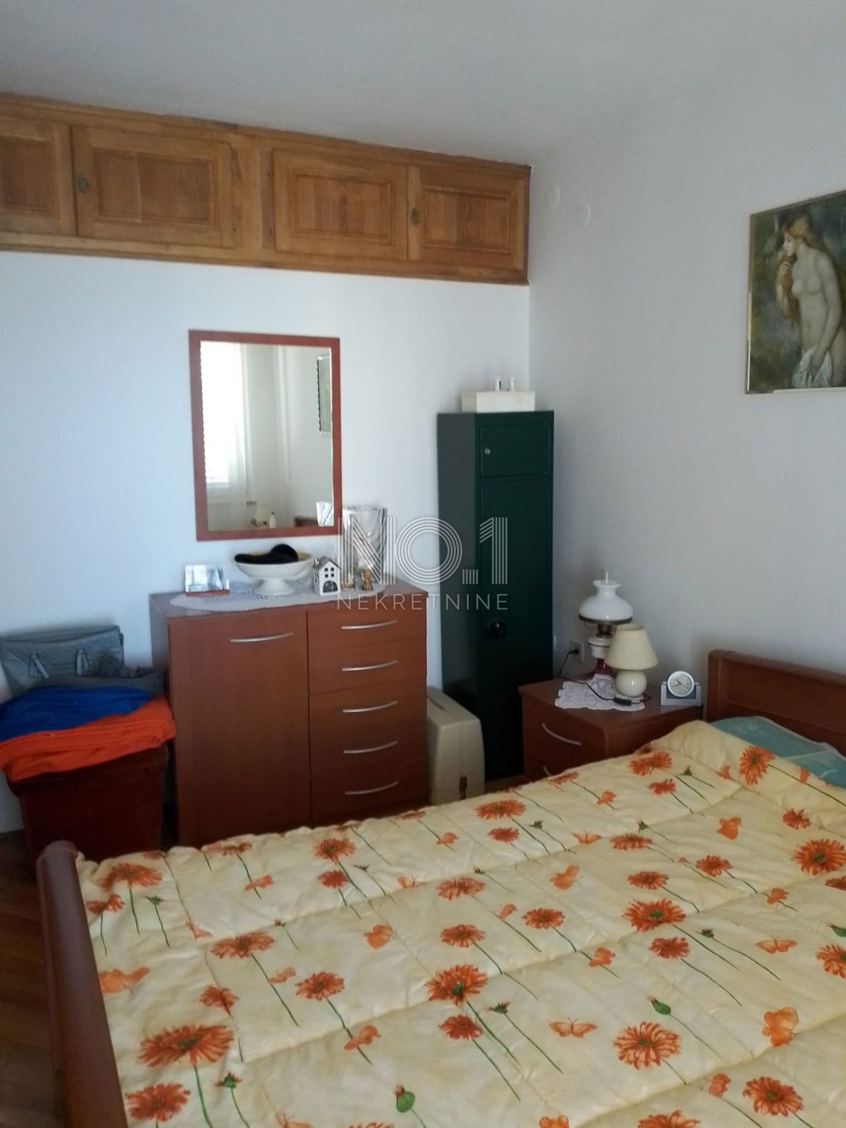  Dramalj - prodaja etaže z 2 terasama in 2 parkirnima mestoma.