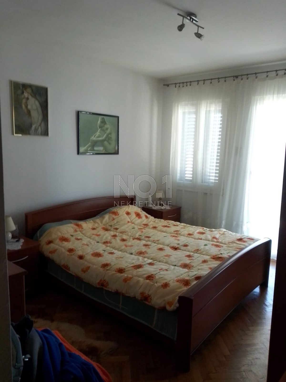  Dramalj - prodaja etaže z 2 terasama in 2 parkirnima mestoma.