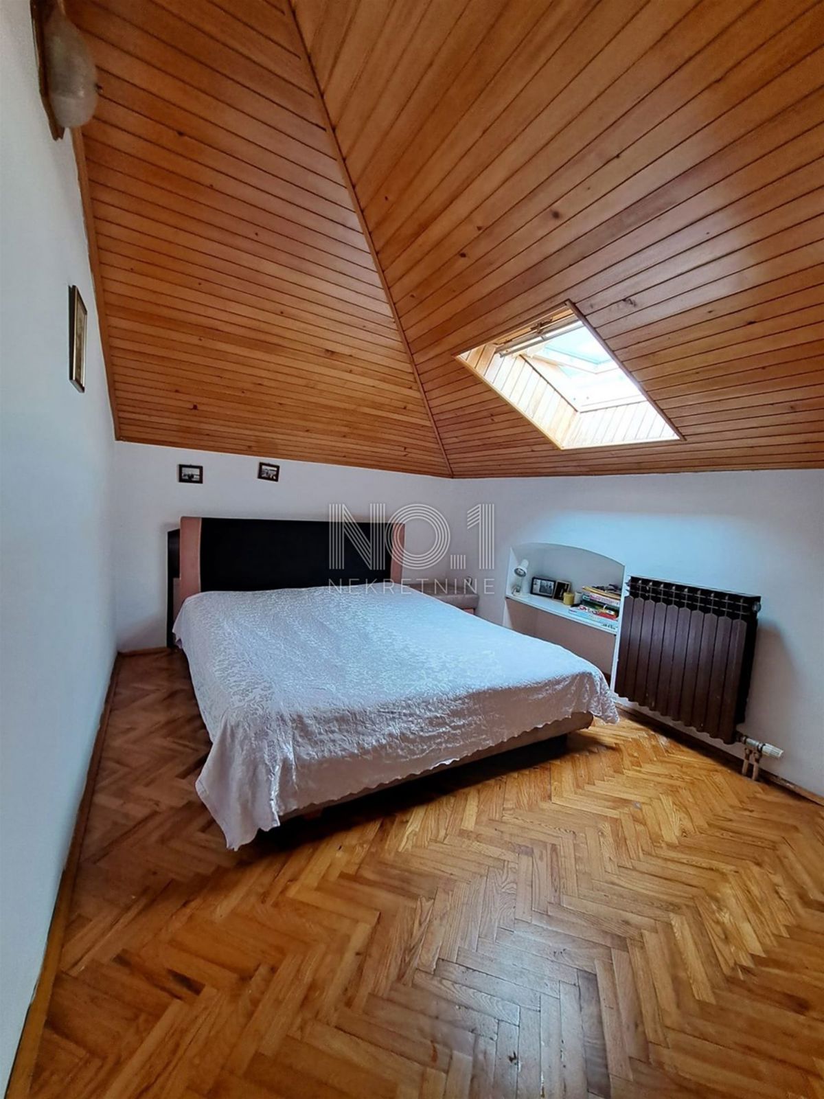 Novi Vinodolski - prodaja hiše s poslovnim gostinskim prostorom