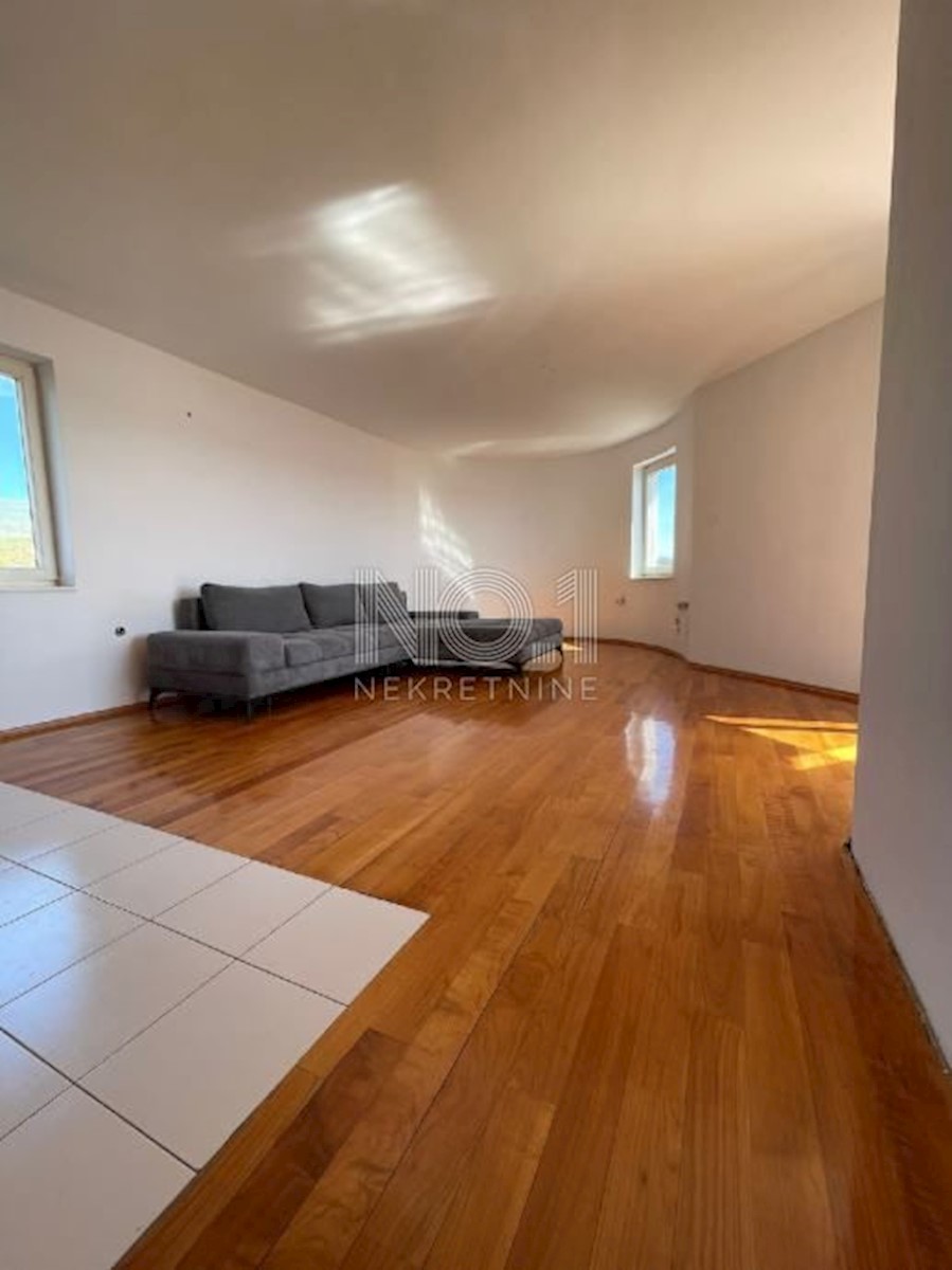 Crikvenica - vrhunsko prenovljen apartma s pogledom na morje