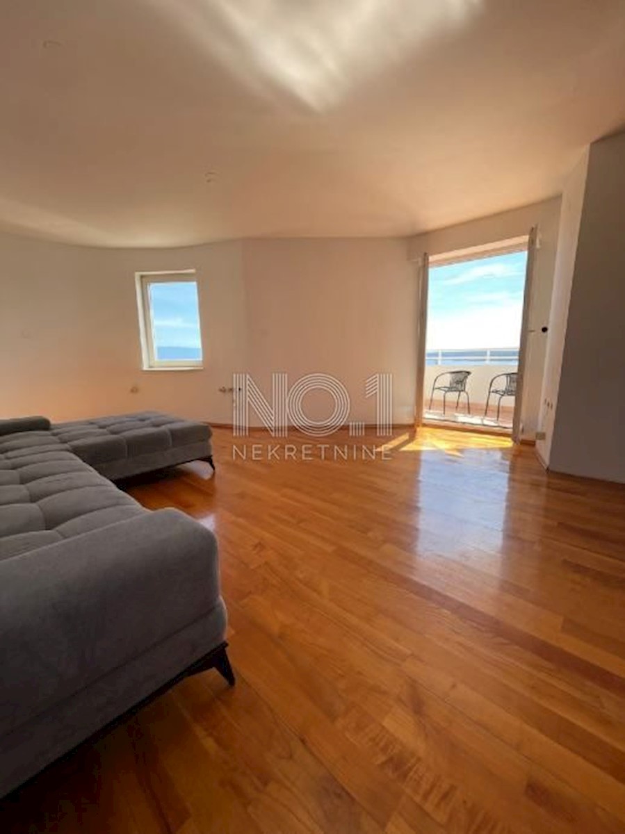 Crikvenica - vrhunsko prenovljen apartma s pogledom na morje