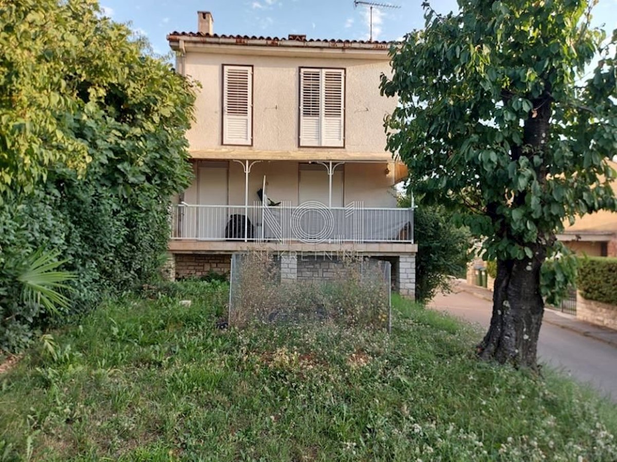 Poreč - etaža hiše z 2 apartmajema za obnovo