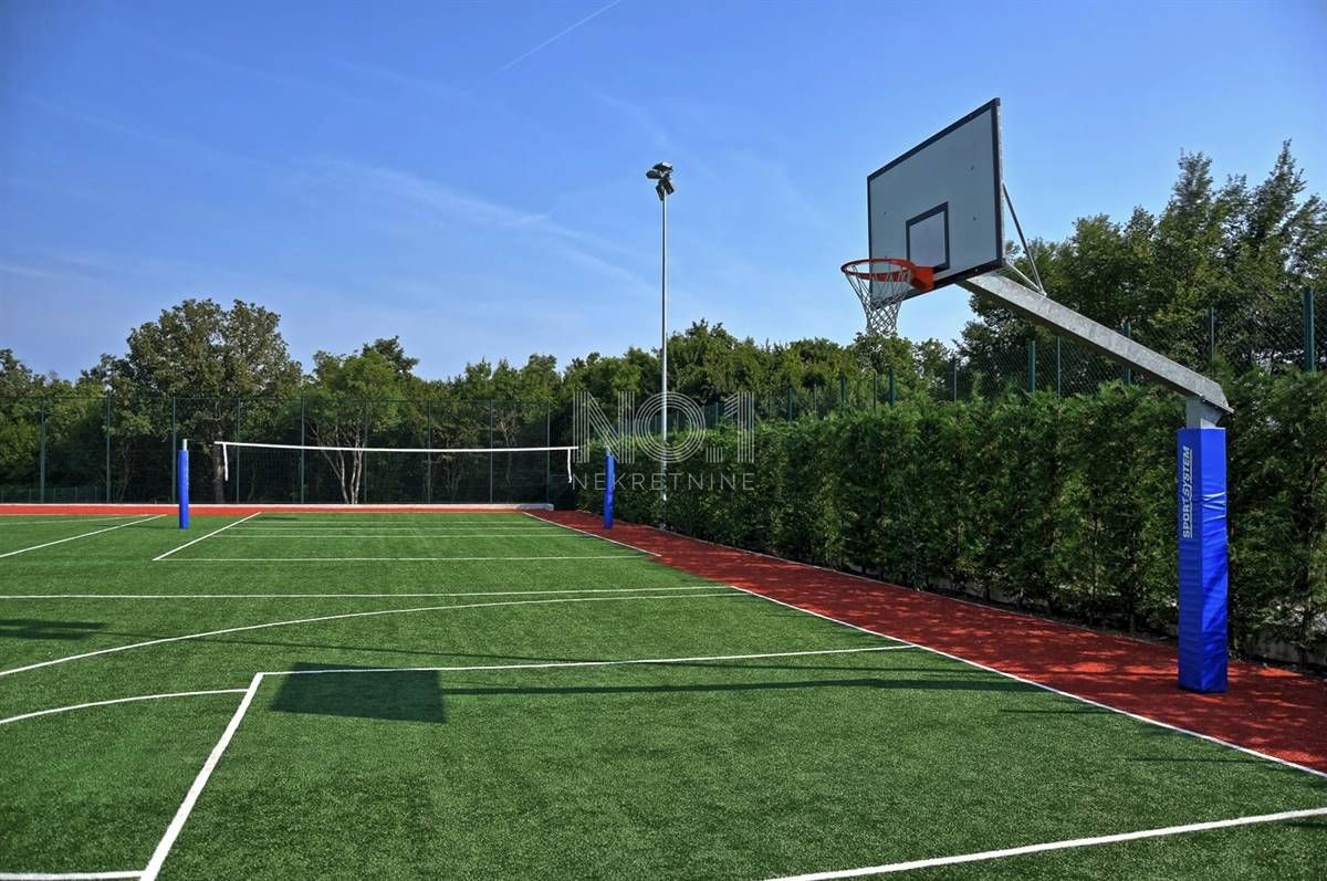 Kanfanar - vila z bazeni in športnimi igrišči