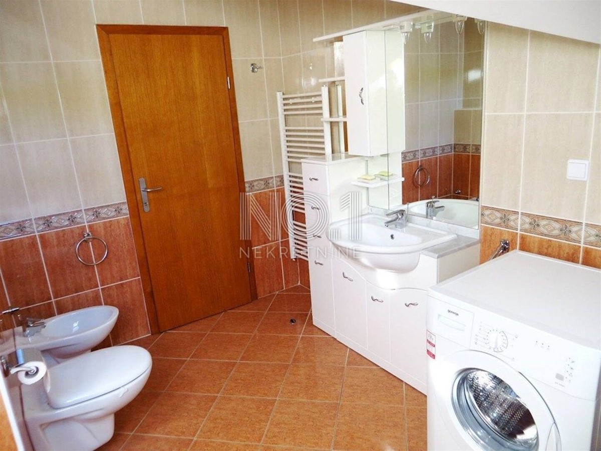 Ičići - prodaja čudovitega dvoetažnega apartmaja s pogledom na morje