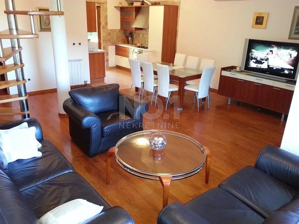 Ičići - prodaja čudovitega dvoetažnega apartmaja s pogledom na morje