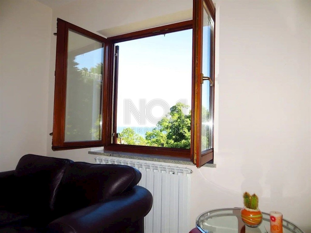 Ičići - prodaja čudovitega dvoetažnega apartmaja s pogledom na morje