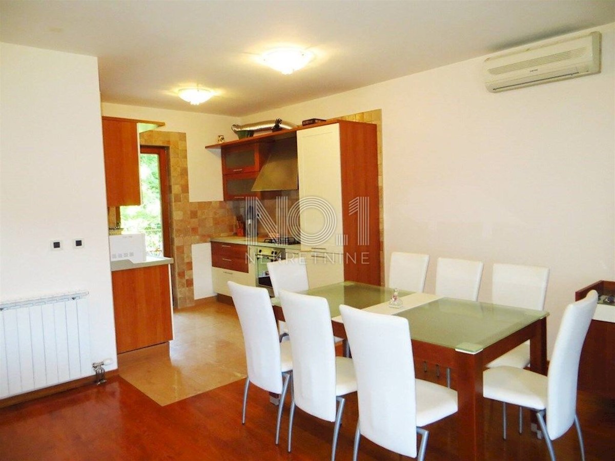 Ičići - prodaja čudovitega dvoetažnega apartmaja s pogledom na morje