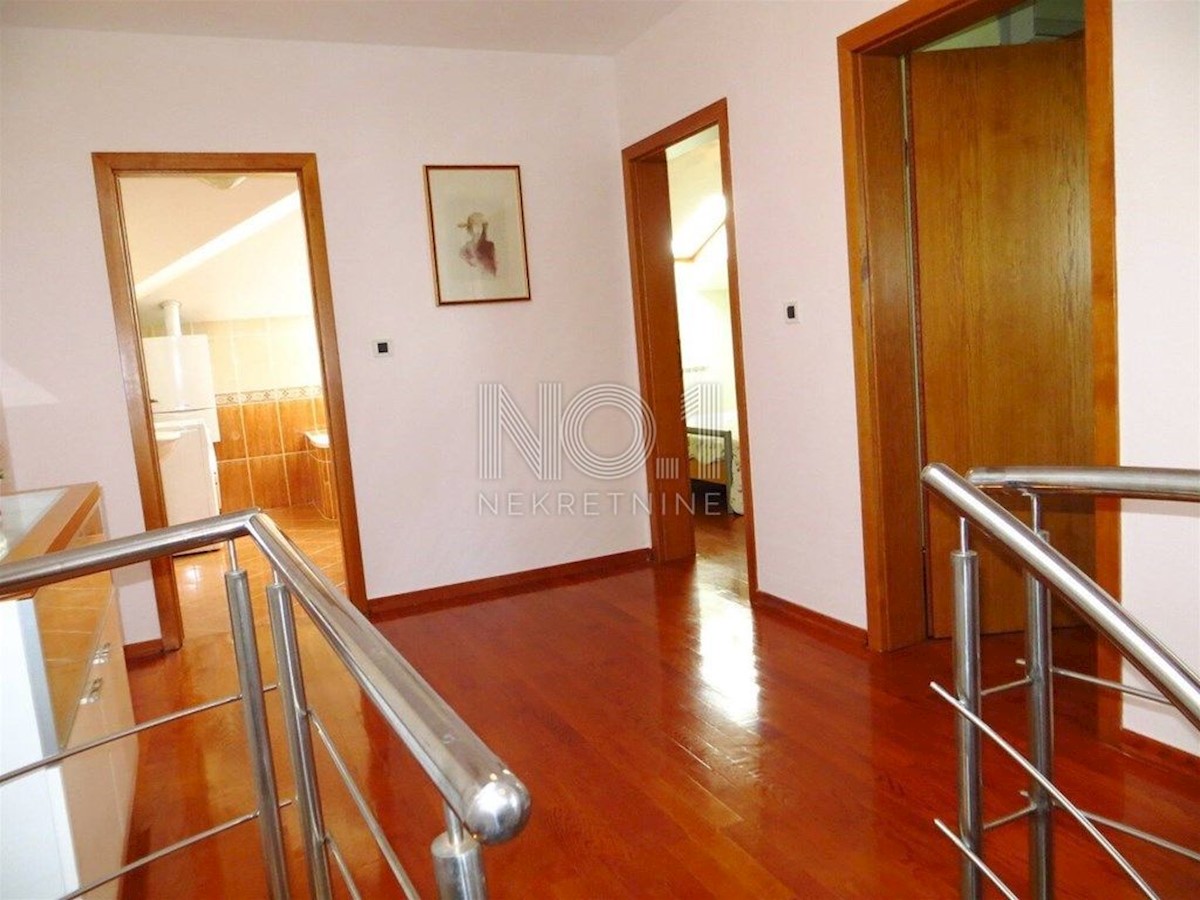 Ičići - prodaja čudovitega dvoetažnega apartmaja s pogledom na morje