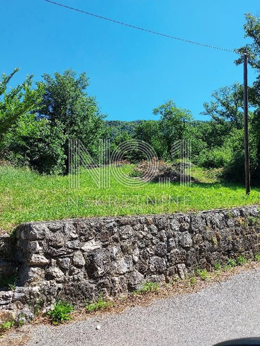 Bribir - gradbeno zemljišče za gradnjo na mirni lokaciji